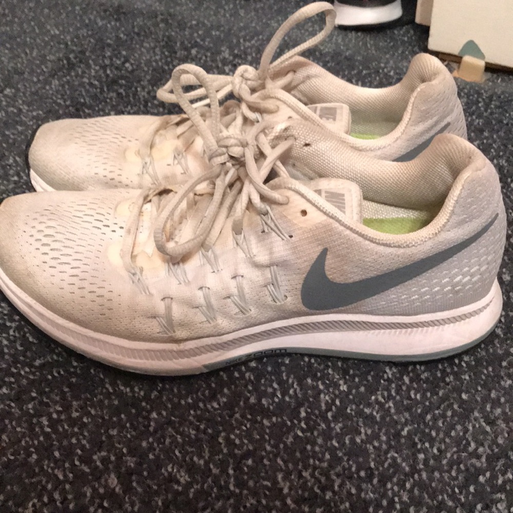 Nike running sneakers Size 8.5 - Picture 3 of 12
